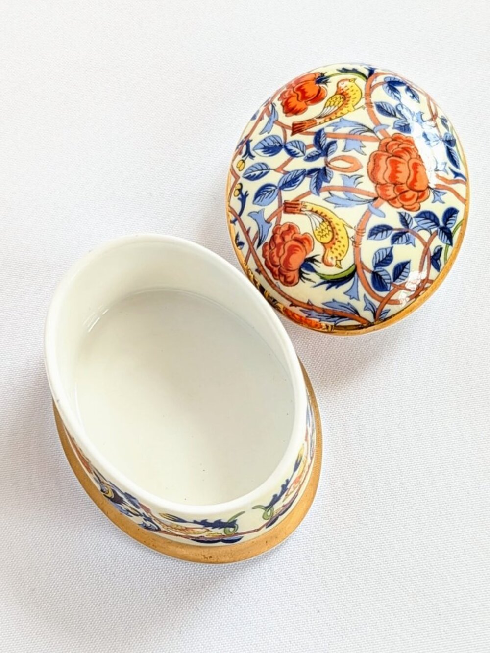 William Morris Rose Chintz Trinket Box: Vintage Fine Bone China Pill Collectible - Picture 4 of 8